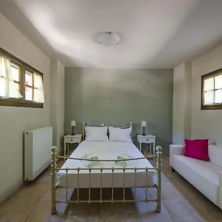 Picturesque Country house *